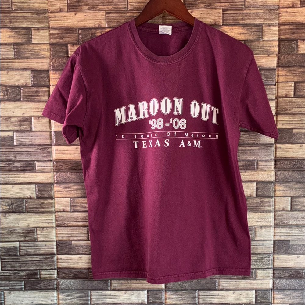 Medium Pre Owned Gildan Maroon Texas A&M Short Sleeve Tee